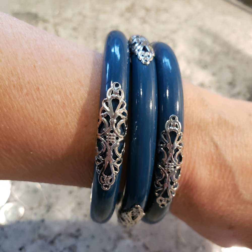 Bangle bracelets. - Picture 3 of 4